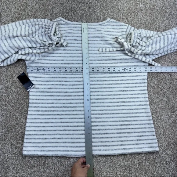 a.n.a Gray and White Knit Sweater Womens size XL - Picture 6 of 12